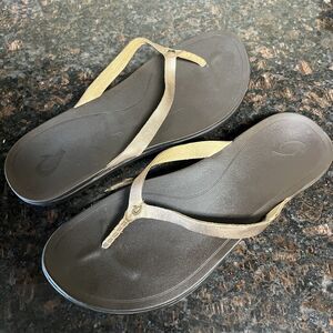 Olukai Ho’opio Beach Sandals Women’s Size 9 Pink Soles Flip Flop Rose Gold